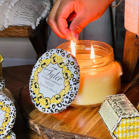 Tyler Candles - 22 oz Jar (1) Orange Vanilla - Picture 4 of 7